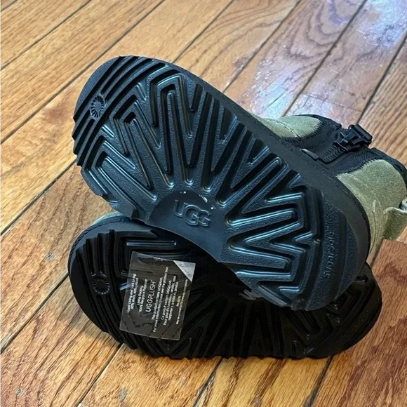 UGG Australia Classic Mini Zipper Tape Logo Boot in Olive 8C New without Box. - Picture 15 of 16